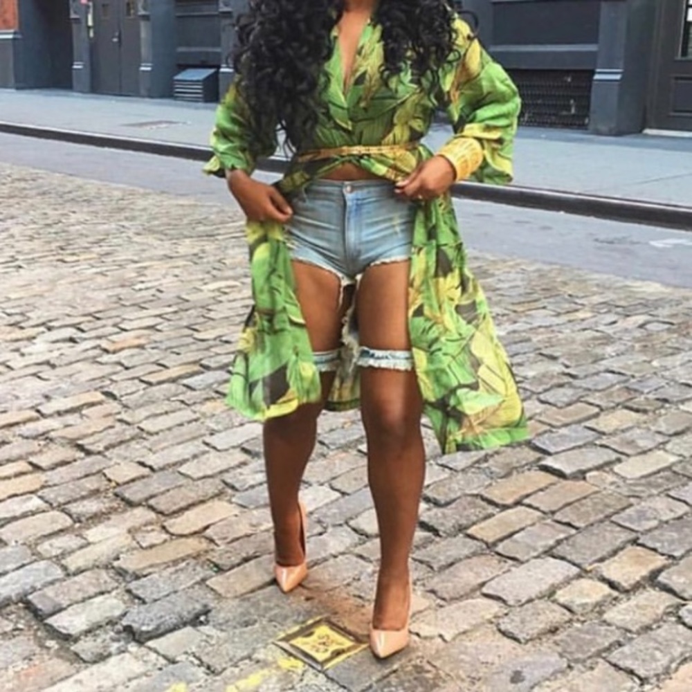 Fashion nova distressed Bermuda shorts size M - Picture 4 of 16